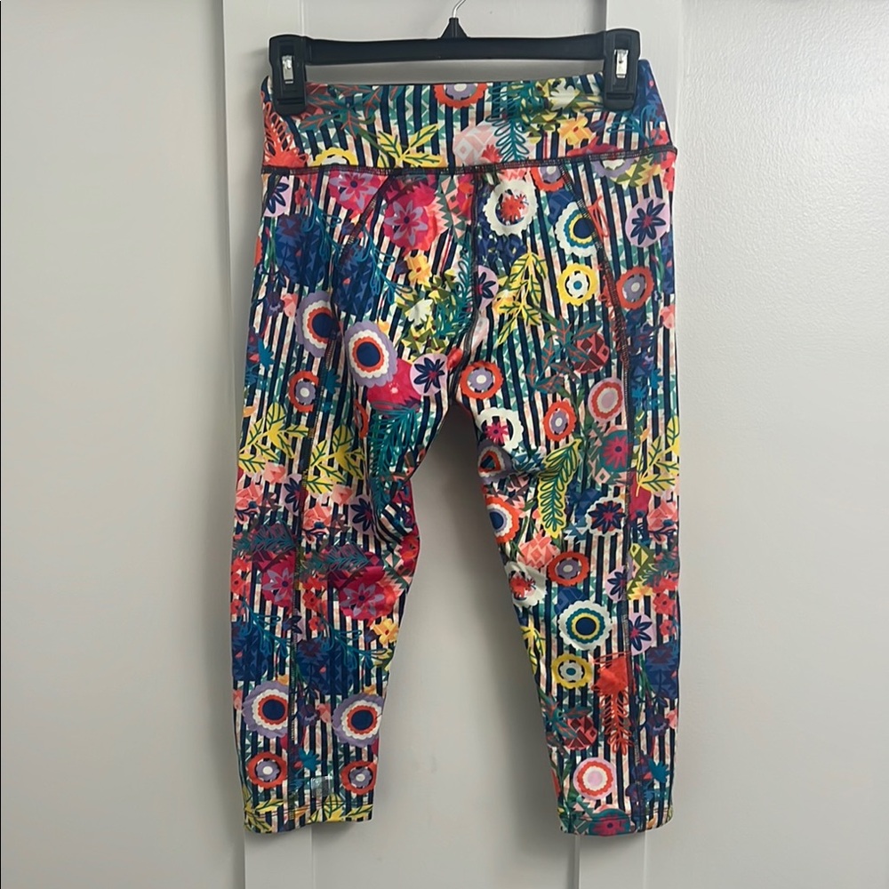 LuLaRoe Colorful Floral Patterned cropped Leggings - Picture 2 of 4